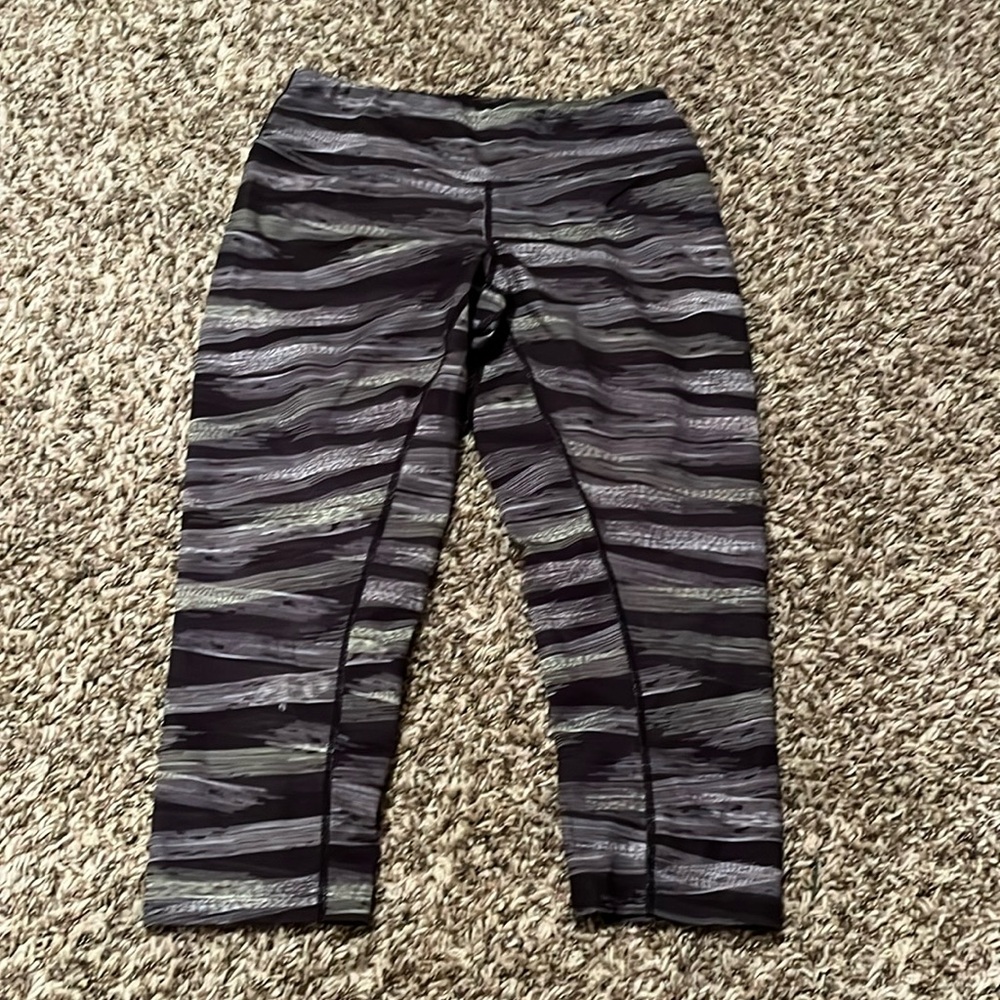 ASICS ladies size medium capri leggings